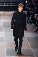 desfile-saint-laurent-paris-men-inv2013-24