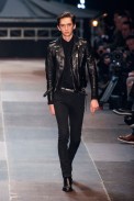 desfile-saint-laurent-paris-men-inv2013-25