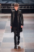 desfile-saint-laurent-paris-men-inv2013-27