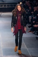 desfile-saint-laurent-paris-men-inv2013-37