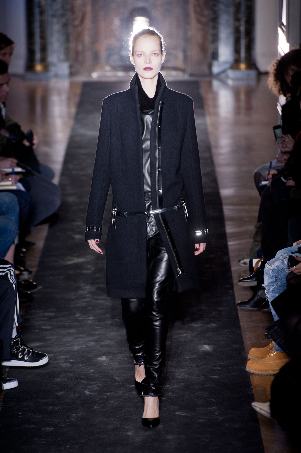 desfile-anthony-vaccarello-inverno2014-02