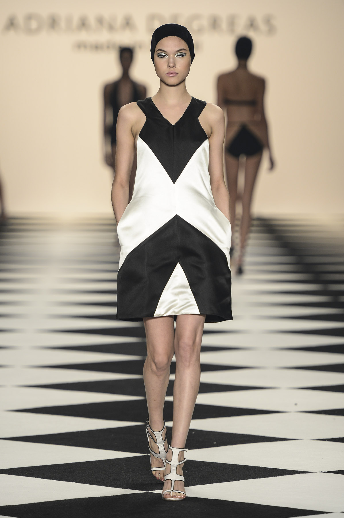 desfile-adrianadegreas-spfw-verao2014-009
