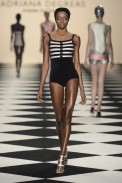 desfile-adrianadegreas-spfw-verao2014-017