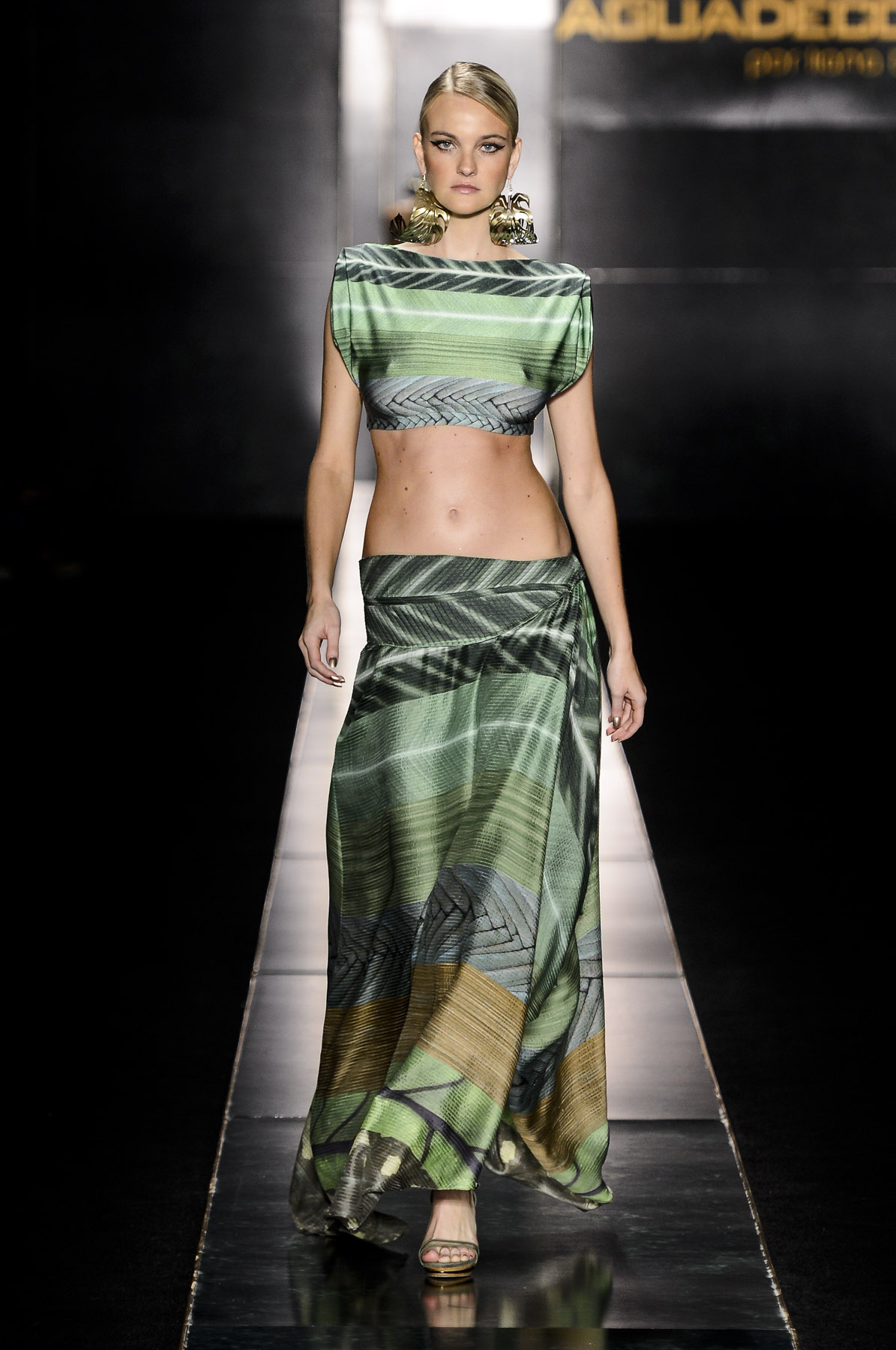 desfile-aguadecoco-spfw-verao2014-001