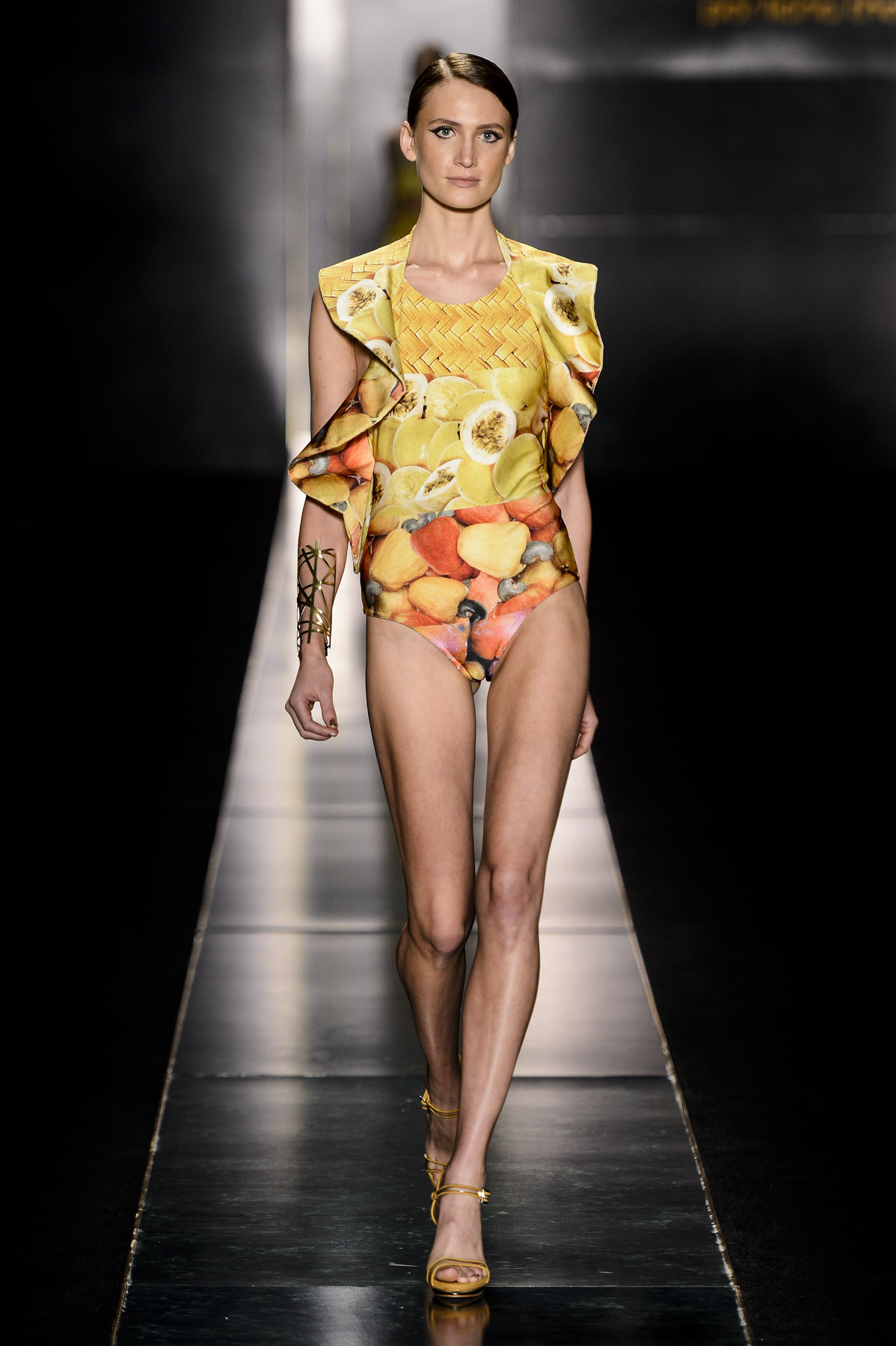 desfile-aguadecoco-spfw-verao2014-021