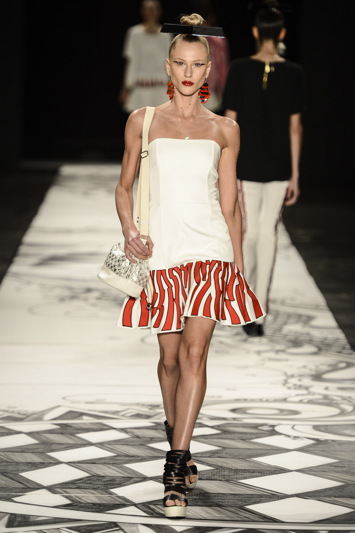 desfile-julianajabour-spfw-verao2014-009