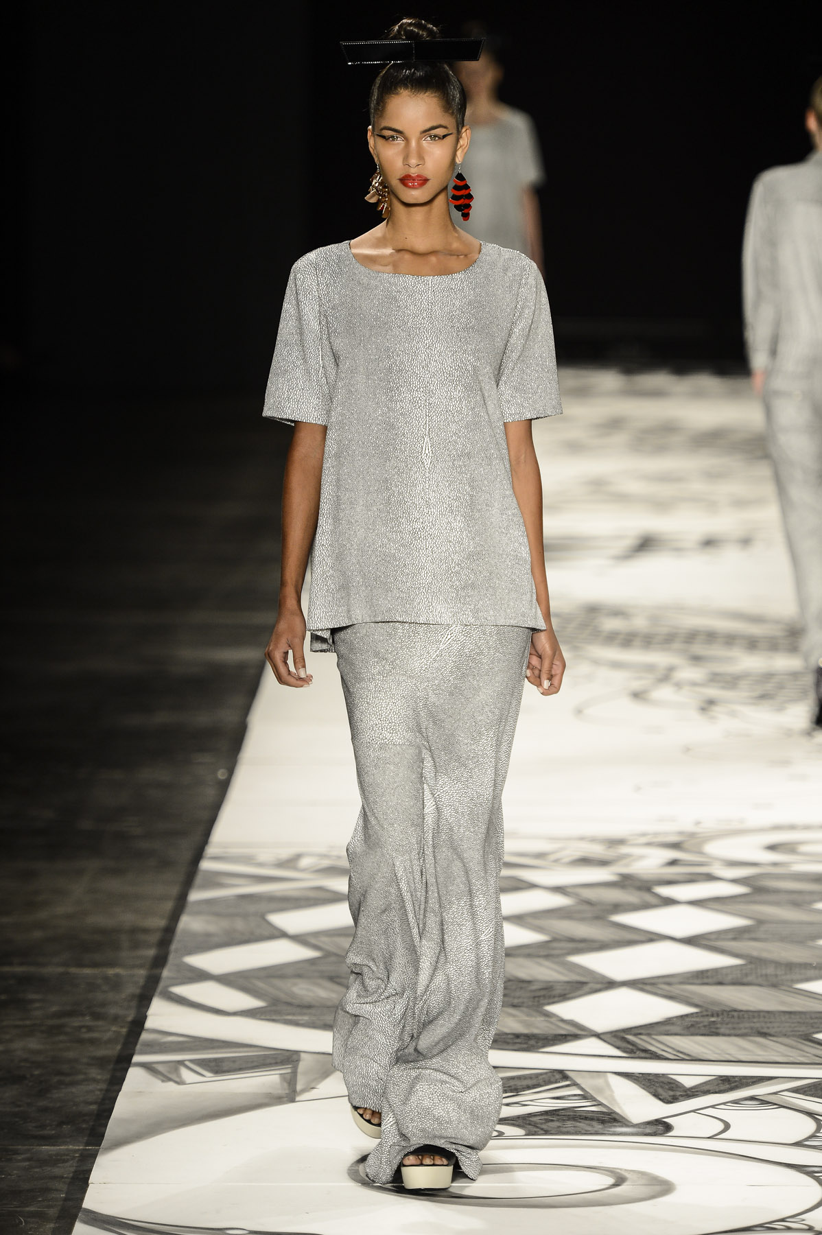 desfile-julianajabour-spfw-verao2014-017