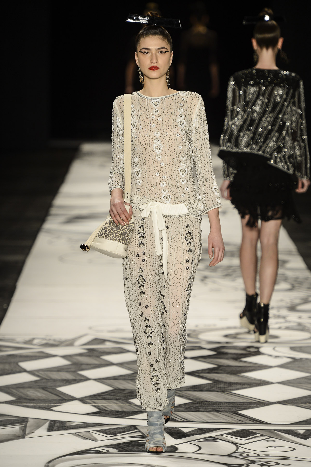 desfile-julianajabour-spfw-verao2014-028