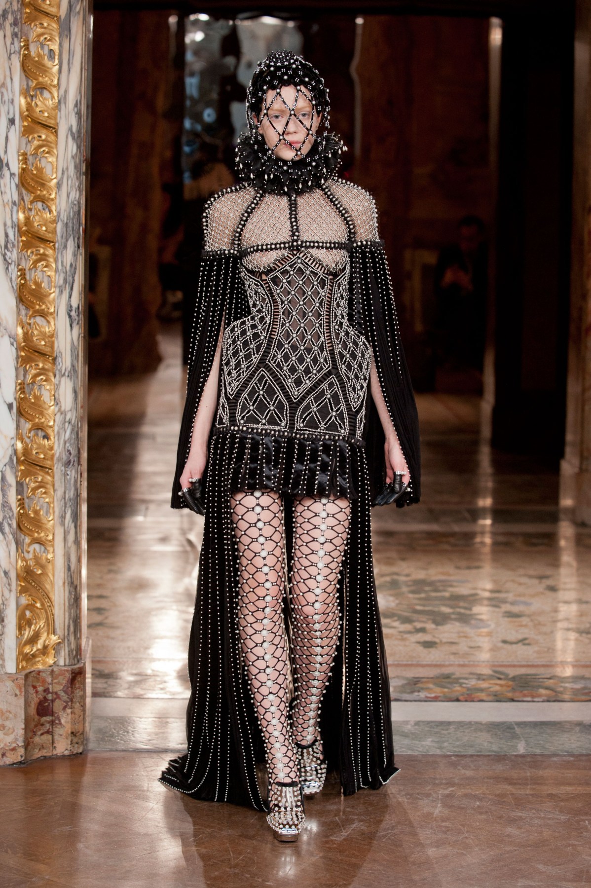 desfile-mcqueen-inverno2014-05