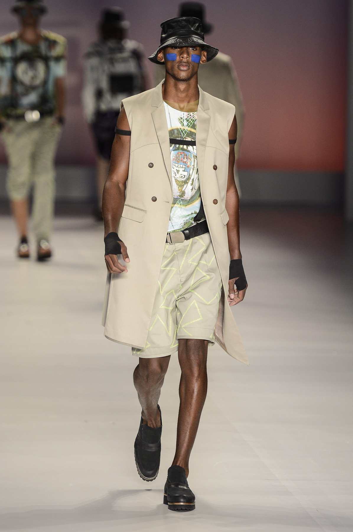 desfile-triton-spfw-verao2014-015