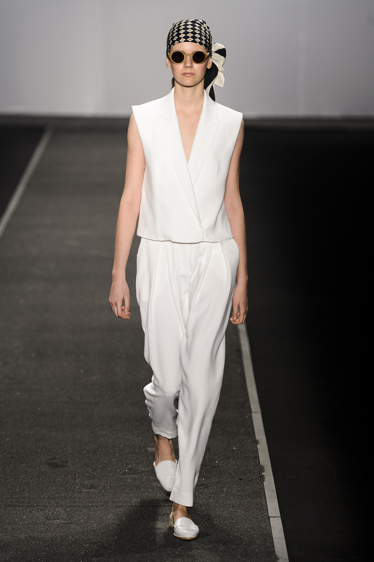 desfile-andreamarques-fashionrio-verao2014-0002