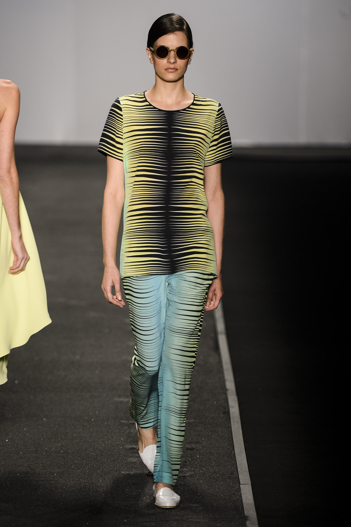 desfile-andreamarques-fashionrio-verao2014-0011