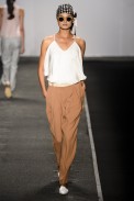 desfile-andreamarques-fashionrio-verao2014-0015