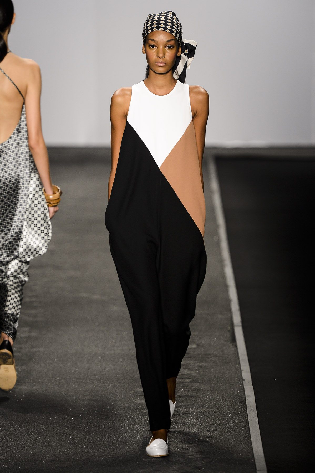 desfile-andreamarques-fashionrio-verao2014-0019