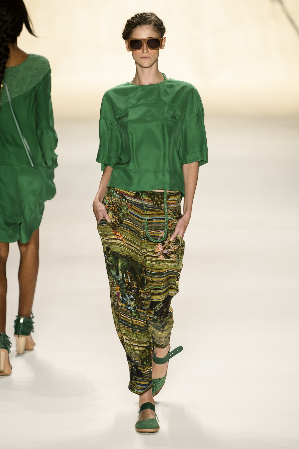 desfile-cantao-fashionrio-verao2014-003