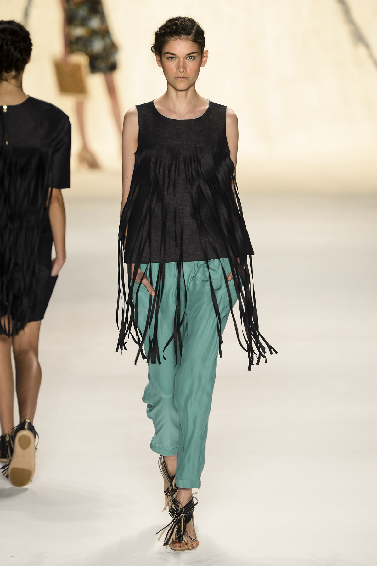 desfile-cantao-fashionrio-verao2014-019