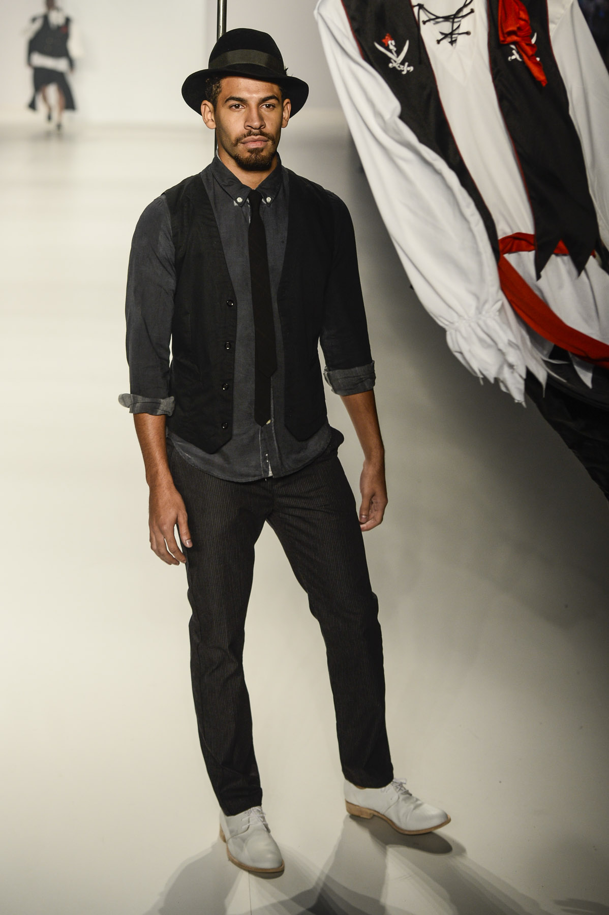 desfile-reserva-fashionrio-verao2014-021