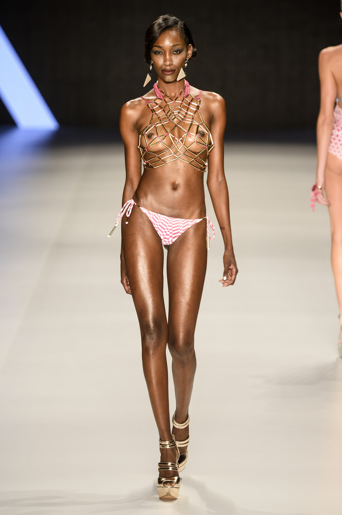 desfile-triya-fashionrio-verao2014-020