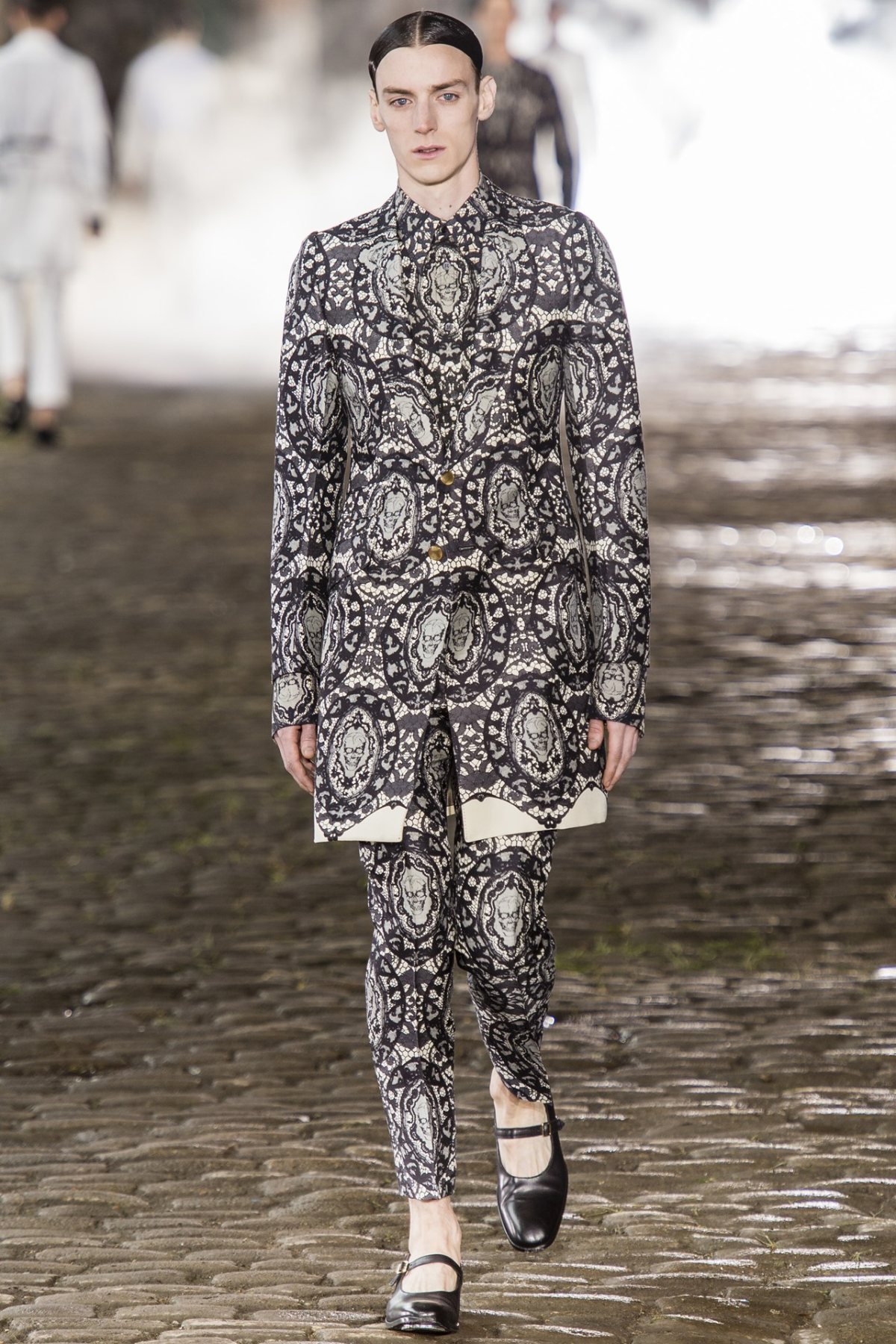 desfile-a-mcqueen-men-london-ss2014-14