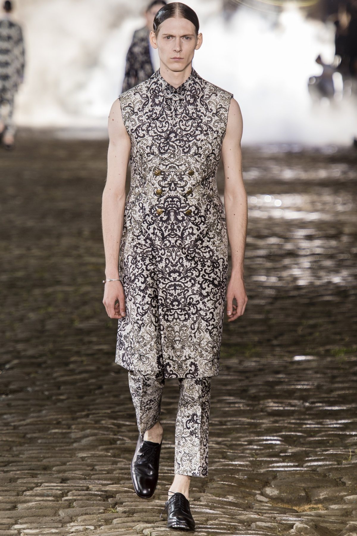 desfile-a-mcqueen-men-london-ss2014-21