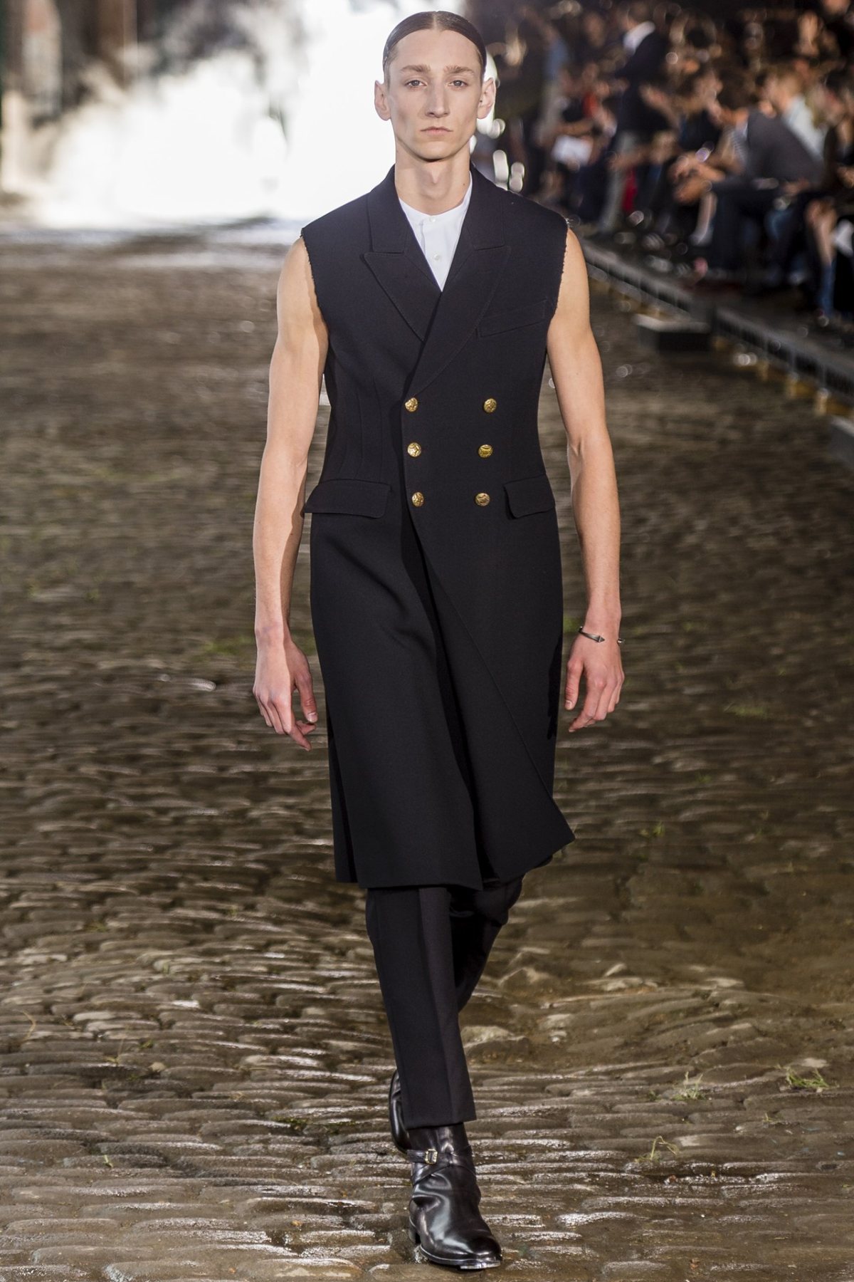 desfile-a-mcqueen-men-london-ss2014-28