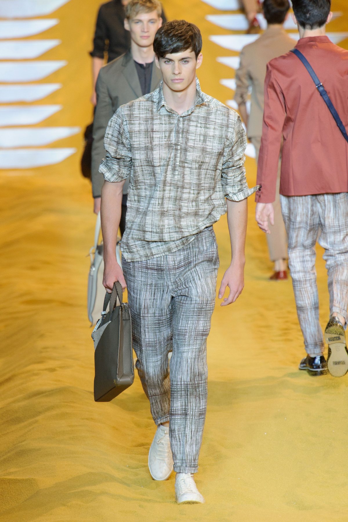 desfile-fendi-milao-ss2014-34