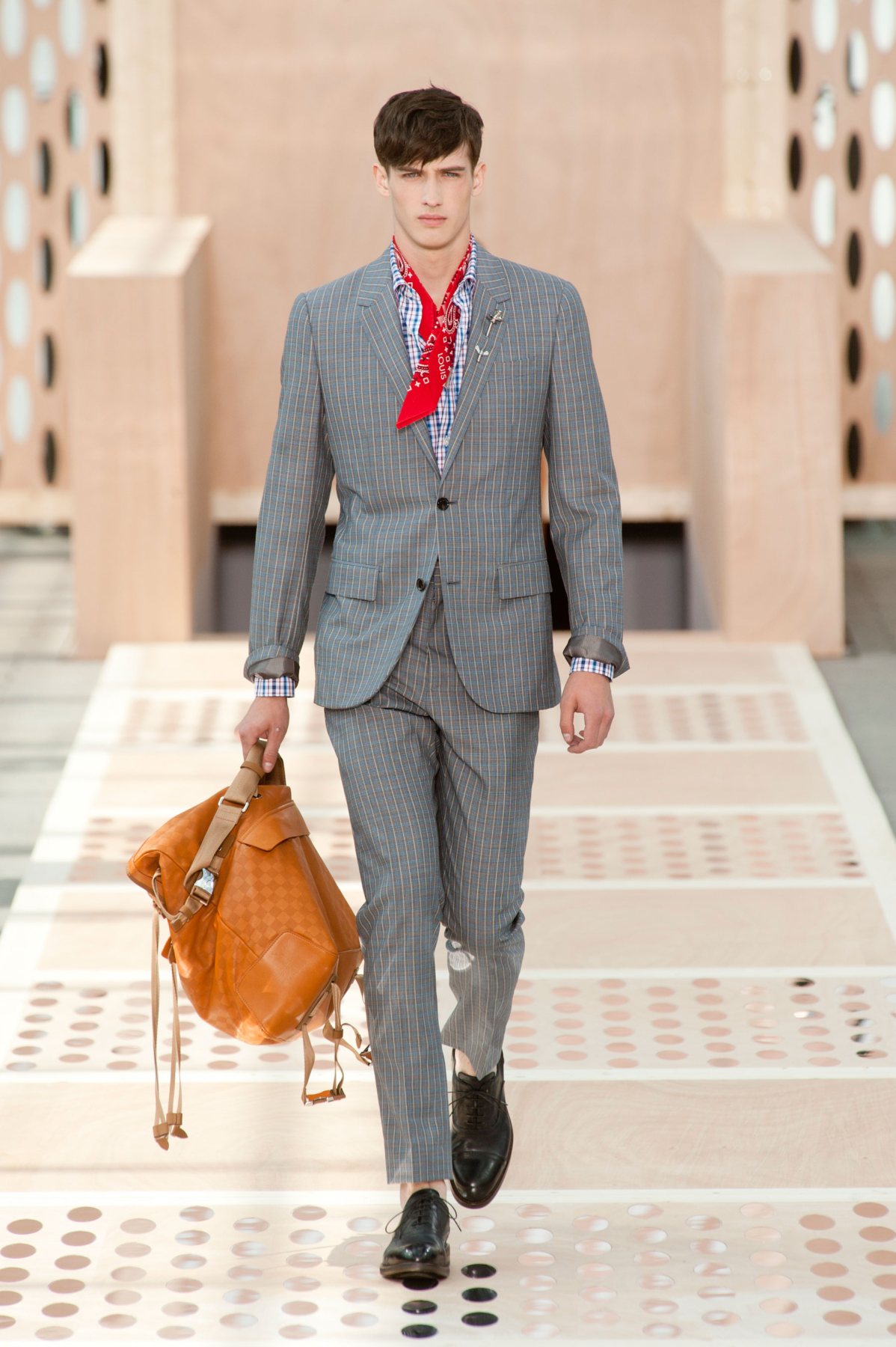 desfile-lv-paris-men-ss2014-01