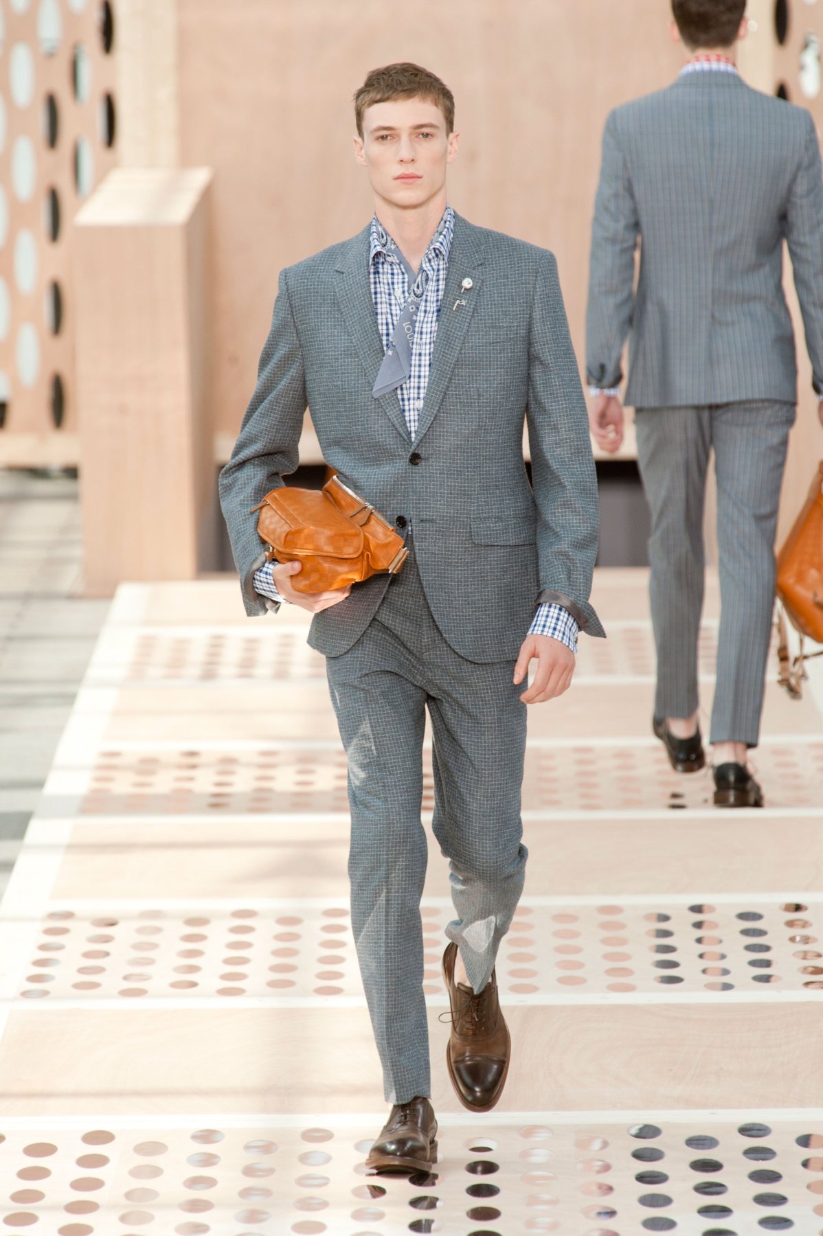desfile-lv-paris-men-ss2014-03