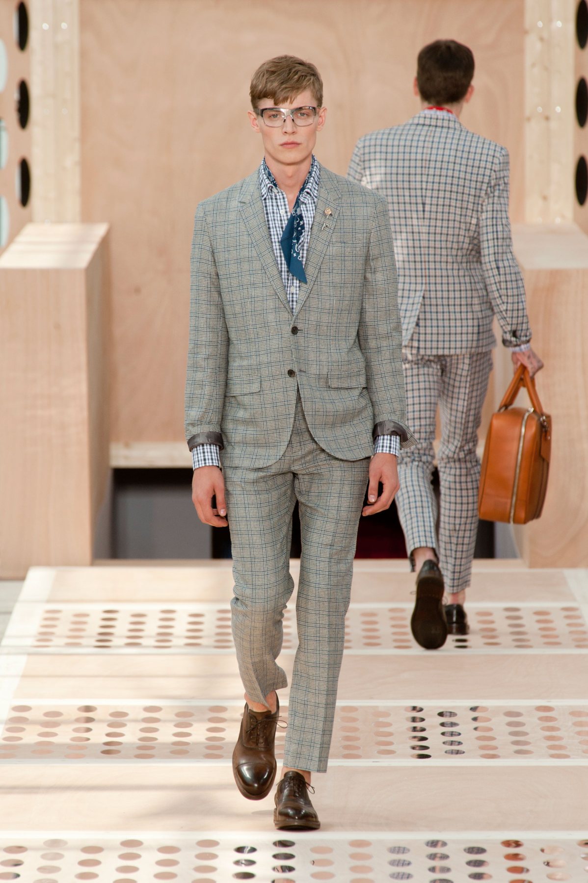 desfile-lv-paris-men-ss2014-10