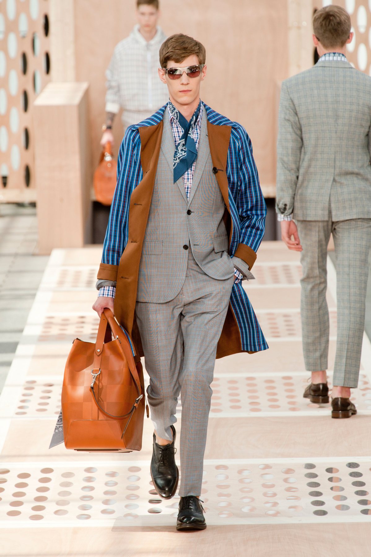 desfile-lv-paris-men-ss2014-11