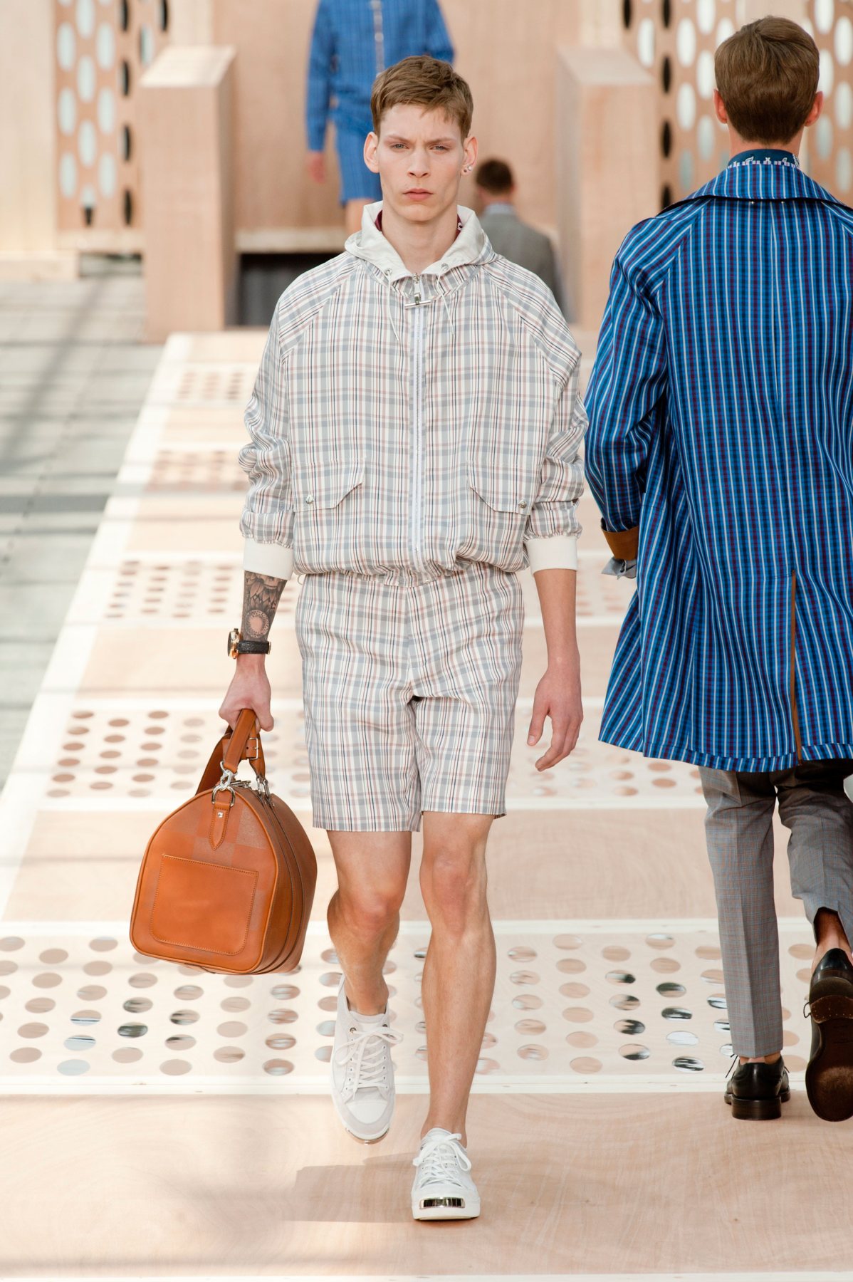 desfile-lv-paris-men-ss2014-12