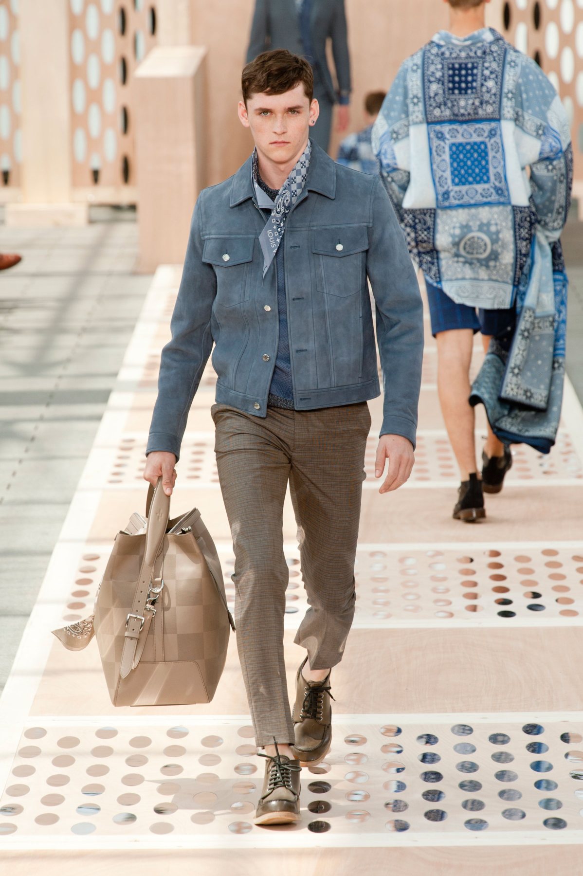 desfile-lv-paris-men-ss2014-18