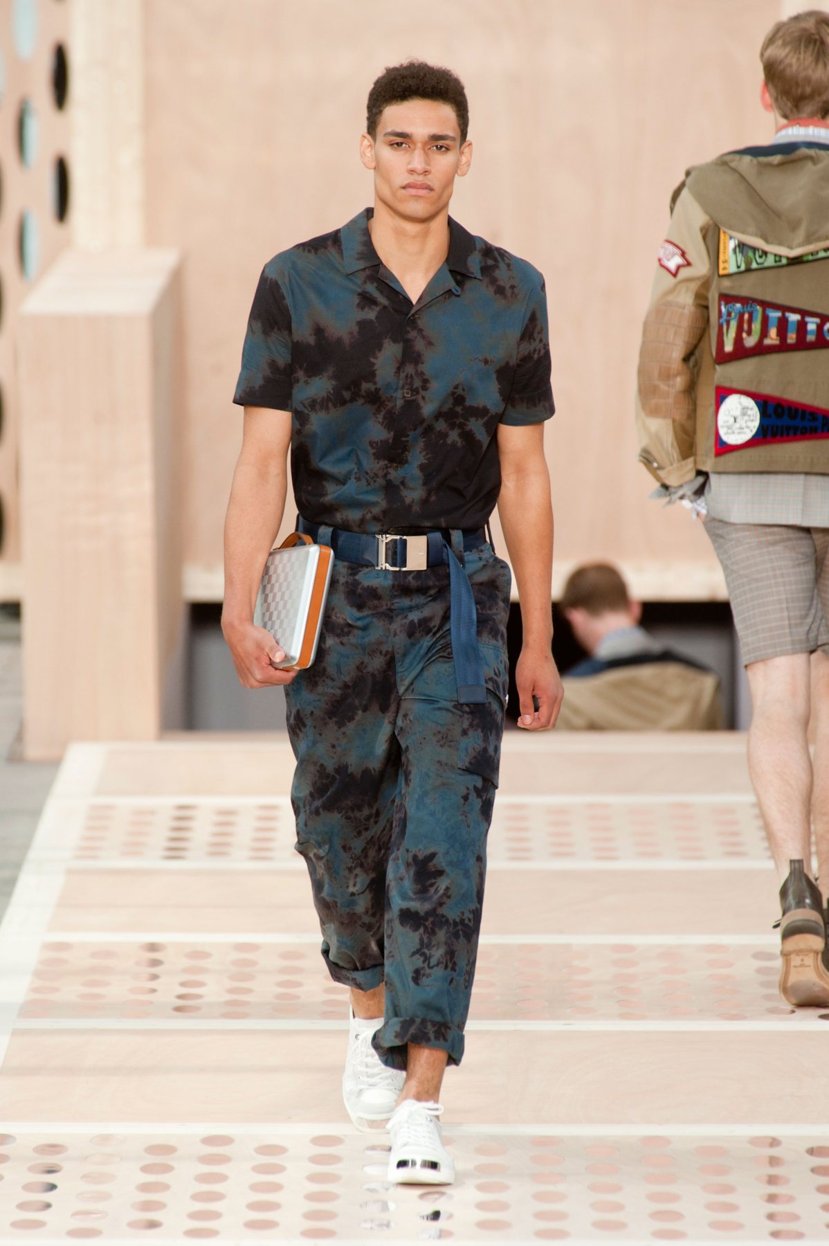 desfile-lv-paris-men-ss2014-28