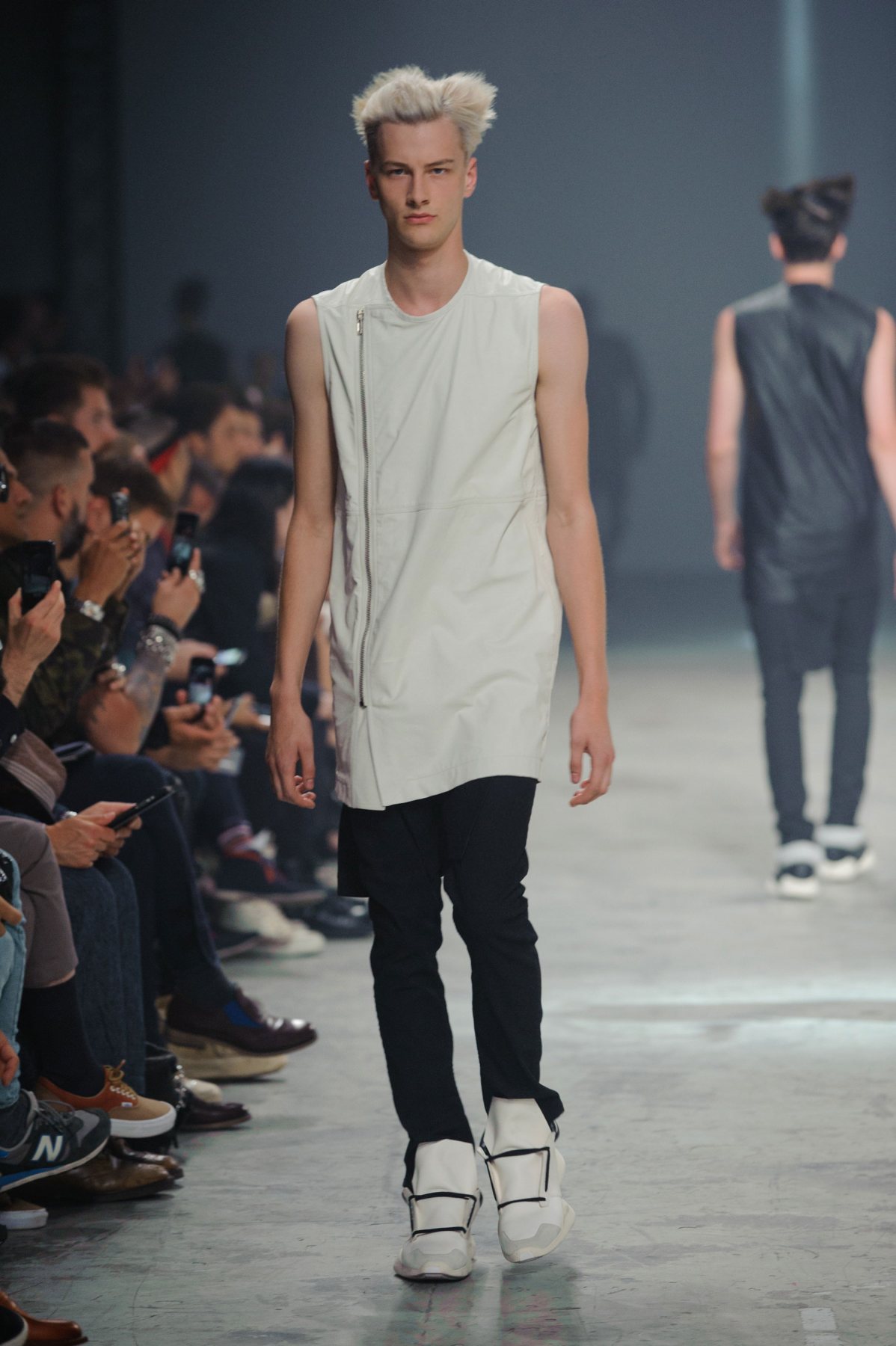 desfile-rick-owens-paris-men-ss2014-17