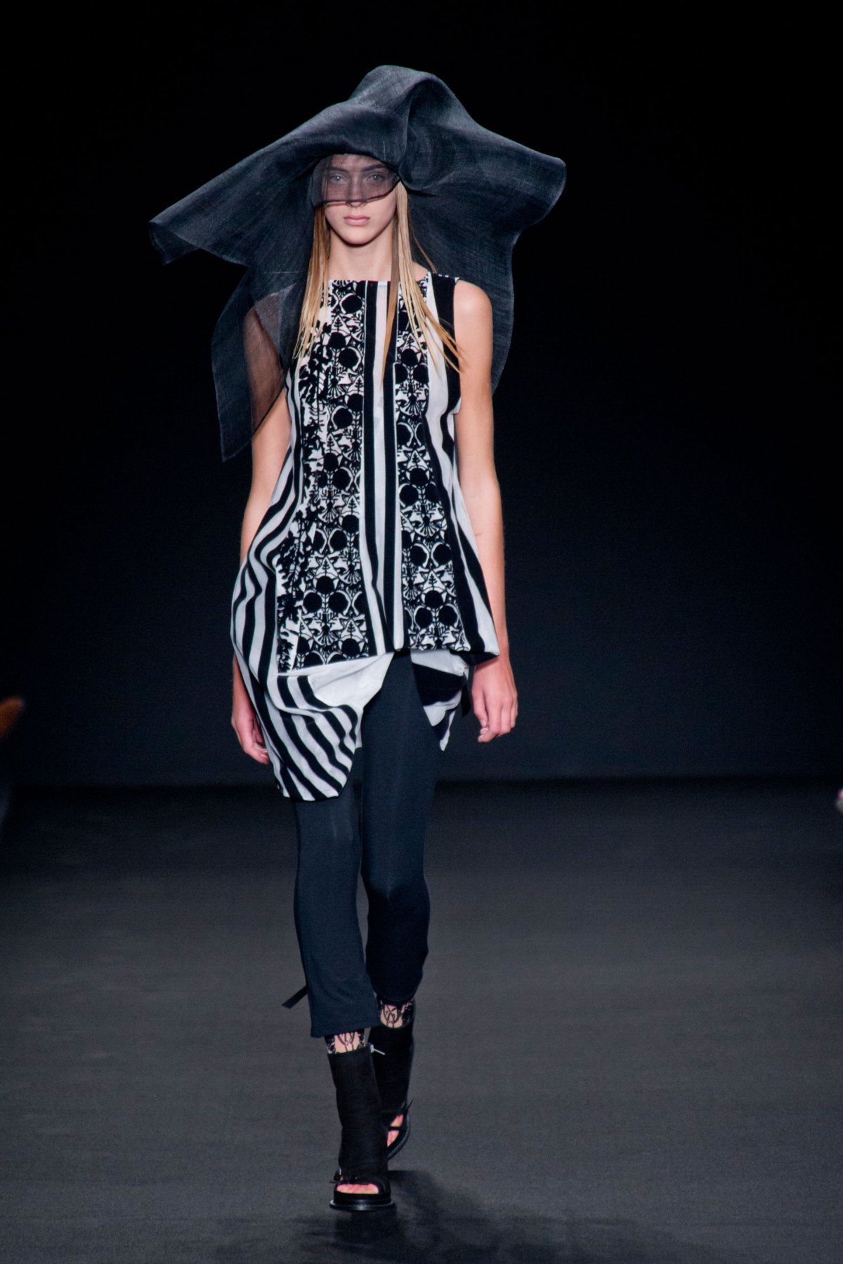 desfile-ann-demeulemeester-verao-2014-002