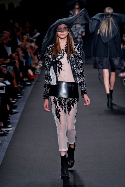 desfile-ann-demeulemeester-verao-2014-006