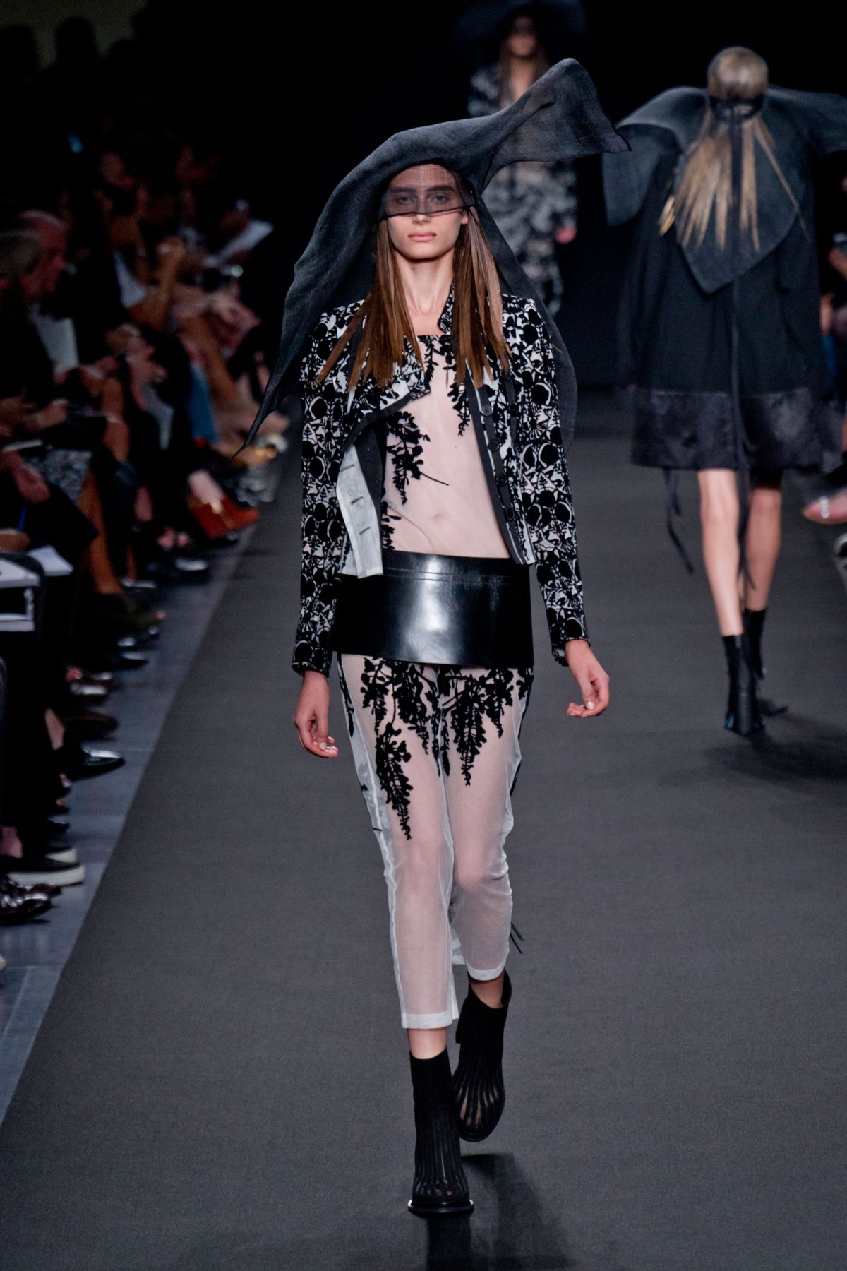 desfile-ann-demeulemeester-verao-2014-006