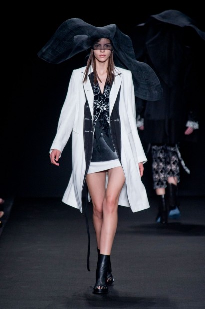 desfile-ann-demeulemeester-verao-2014-008