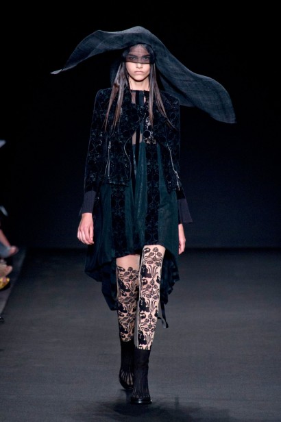 desfile-ann-demeulemeester-verao-2014-010