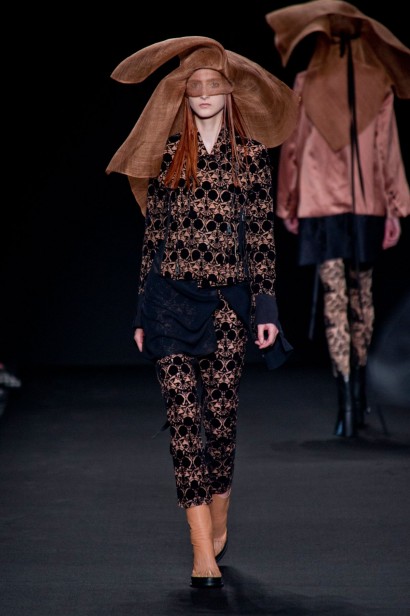 desfile-ann-demeulemeester-verao-2014-014