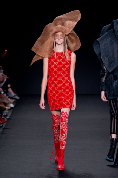 desfile-ann-demeulemeester-verao-2014-015