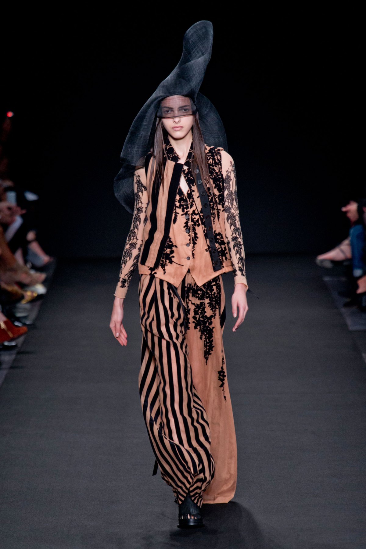 desfile-ann-demeulemeester-verao-2014-022
