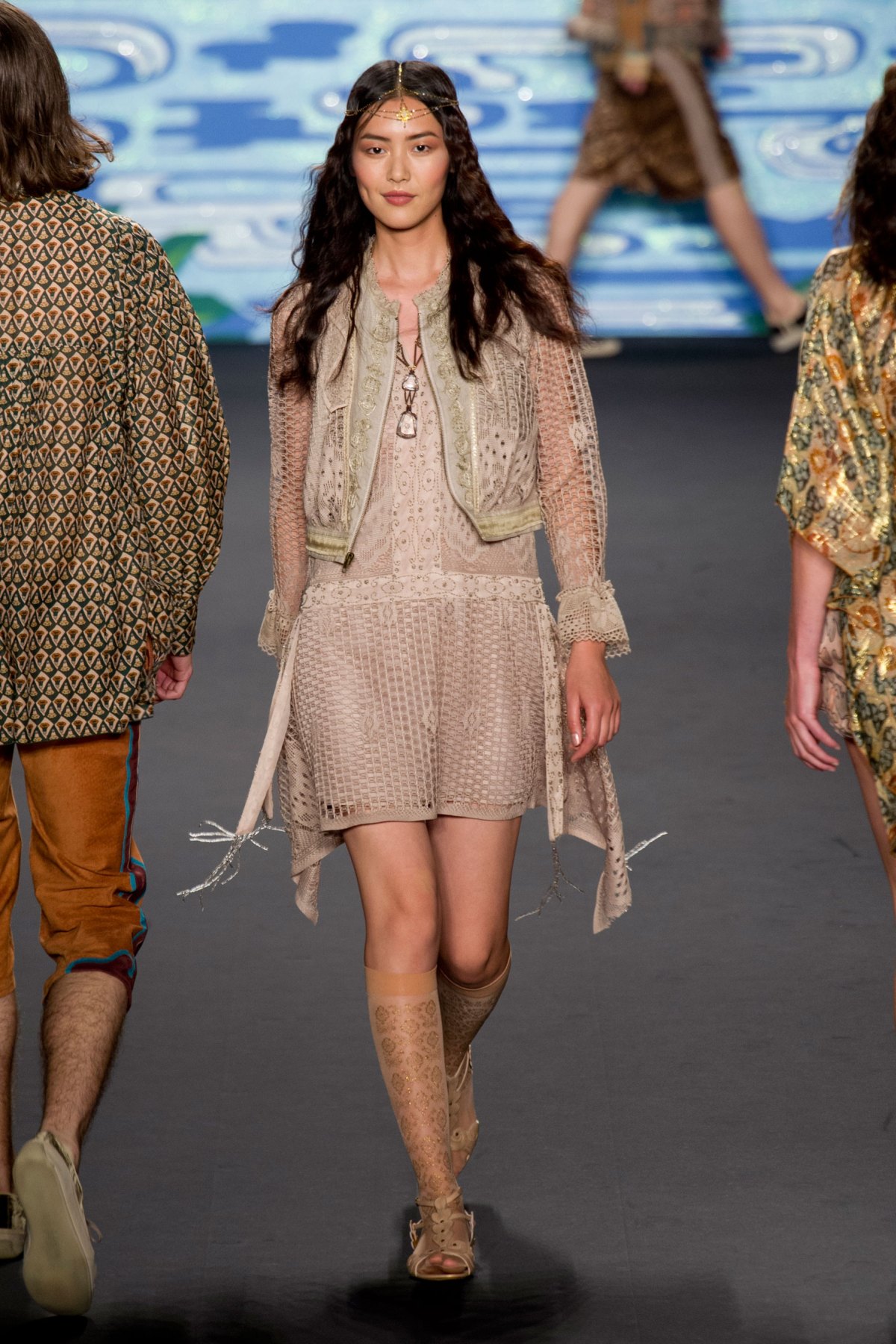 desfile-anna-sui-verao-2014-011