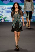 desfile-anna-sui-verao-2014-035