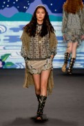 desfile-anna-sui-verao-2014-036