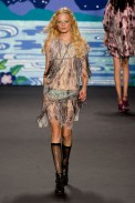 desfile-anna-sui-verao-2014-046