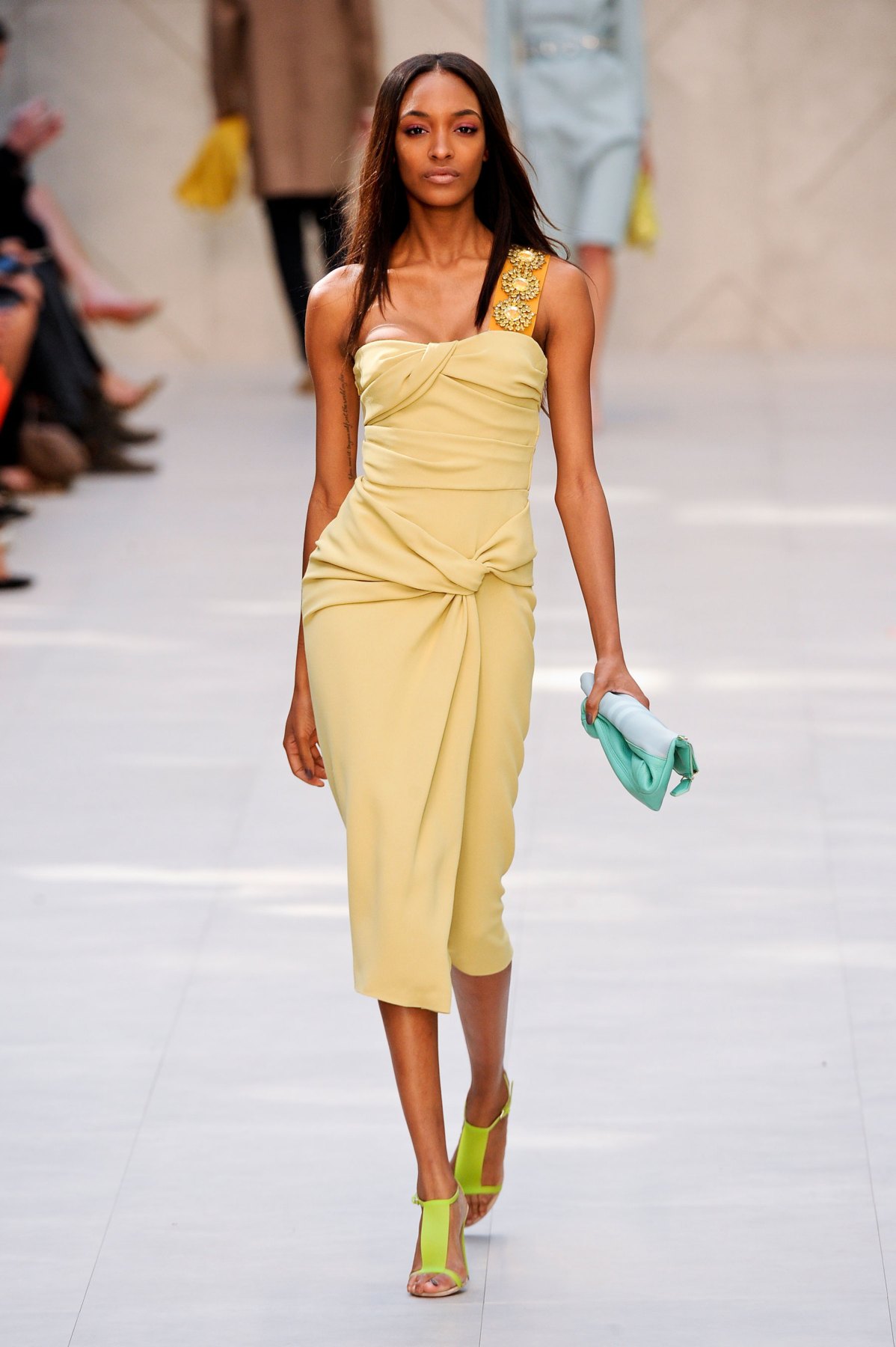 desfile-burberry-verao-2014-035