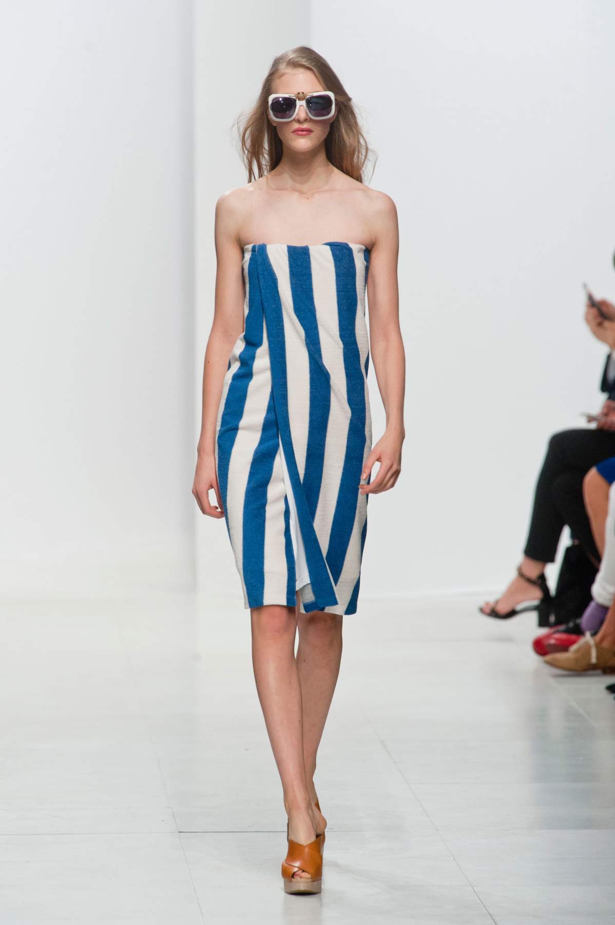 desfile-chalayan-paris-ss2014-01