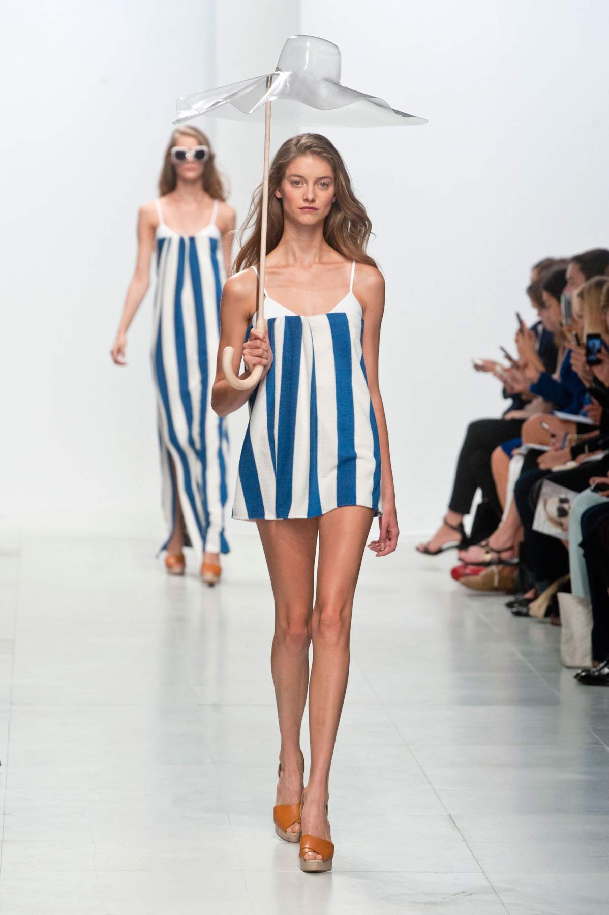 desfile-chalayan-paris-ss2014-02