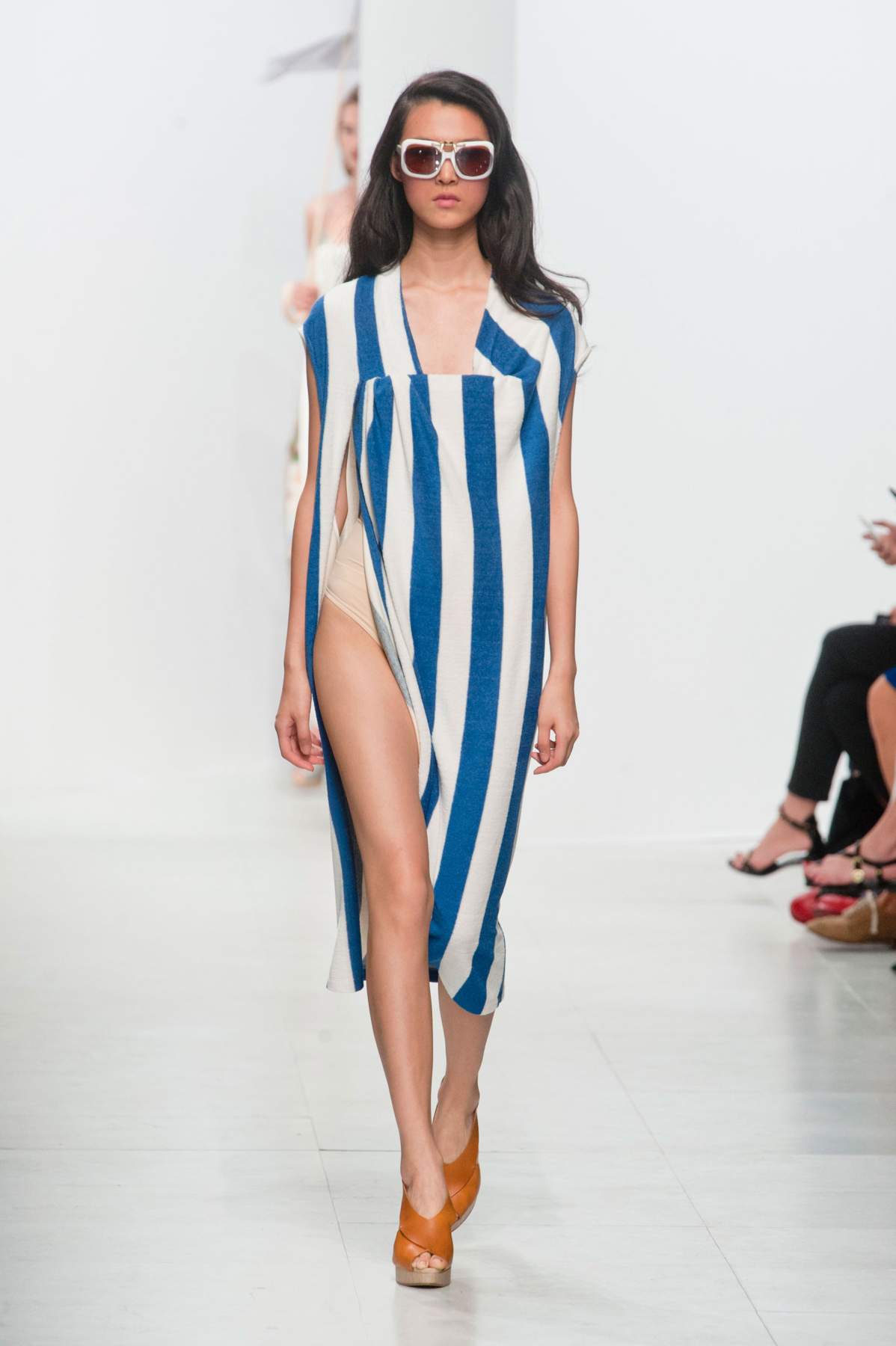 desfile-chalayan-paris-ss2014-04